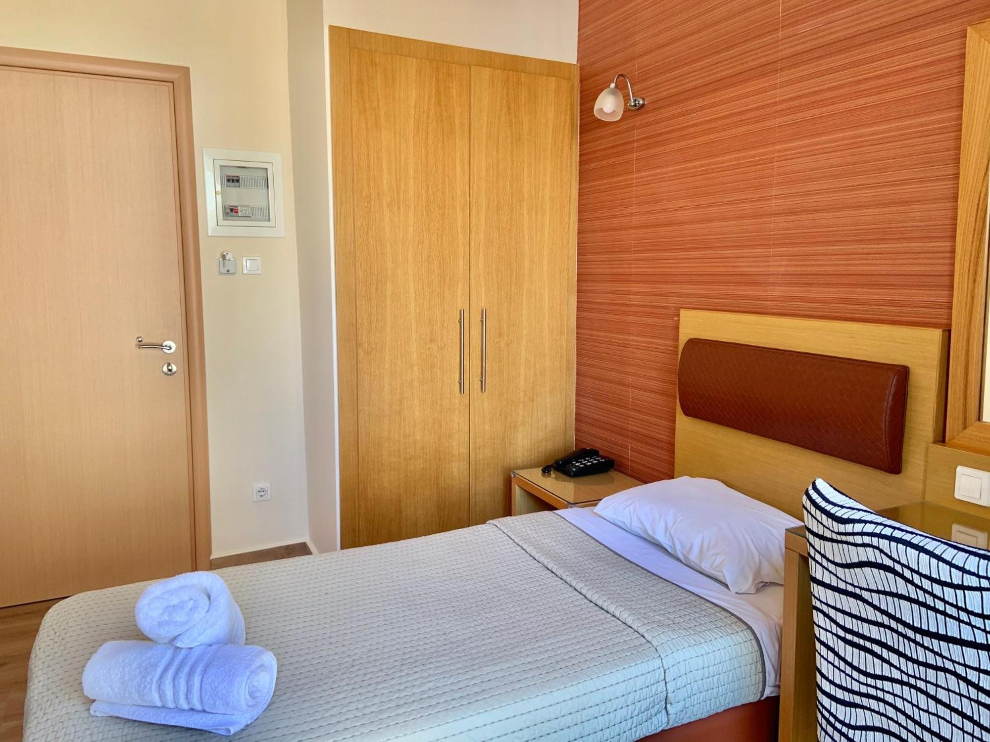 Hotel Flisvos Kalamáta Szoba fotó