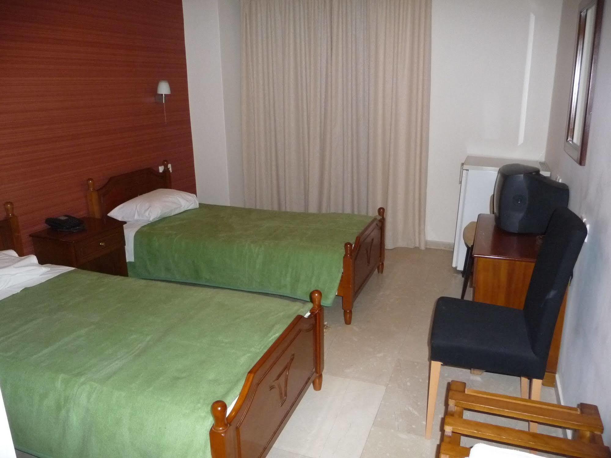 Hotel Flisvos Kalamáta Kültér fotó