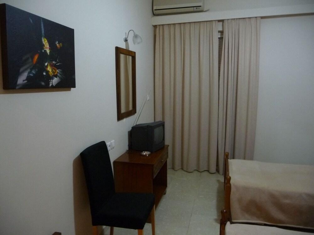 Hotel Flisvos Kalamáta Kültér fotó